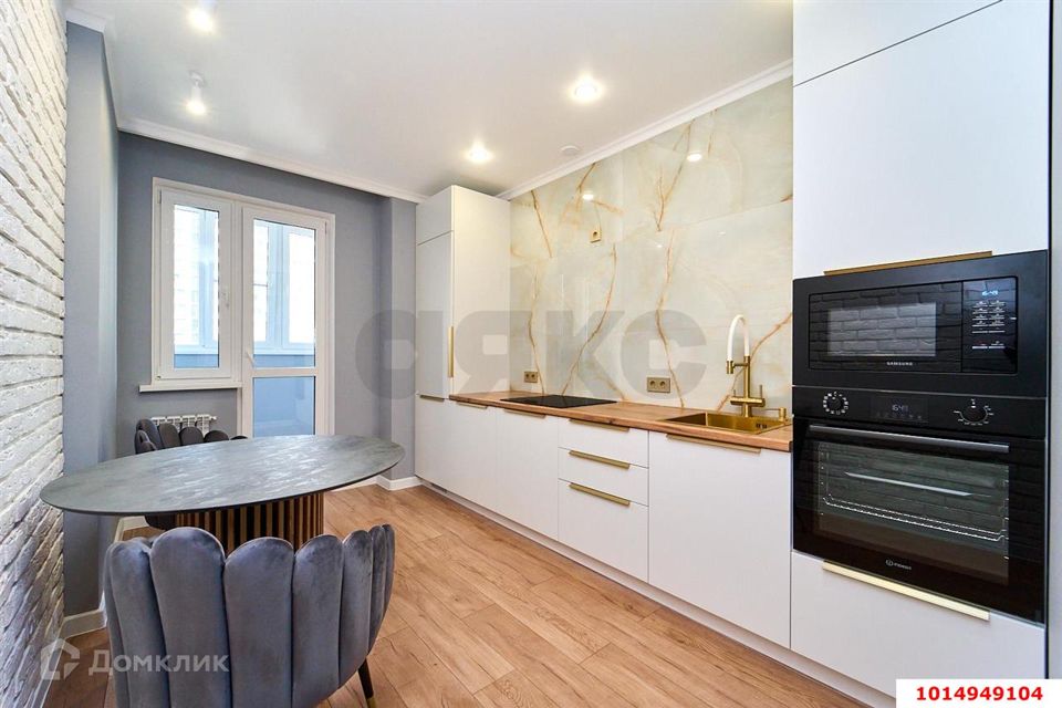 Продаётся 1-комнатная квартира, 42 м²