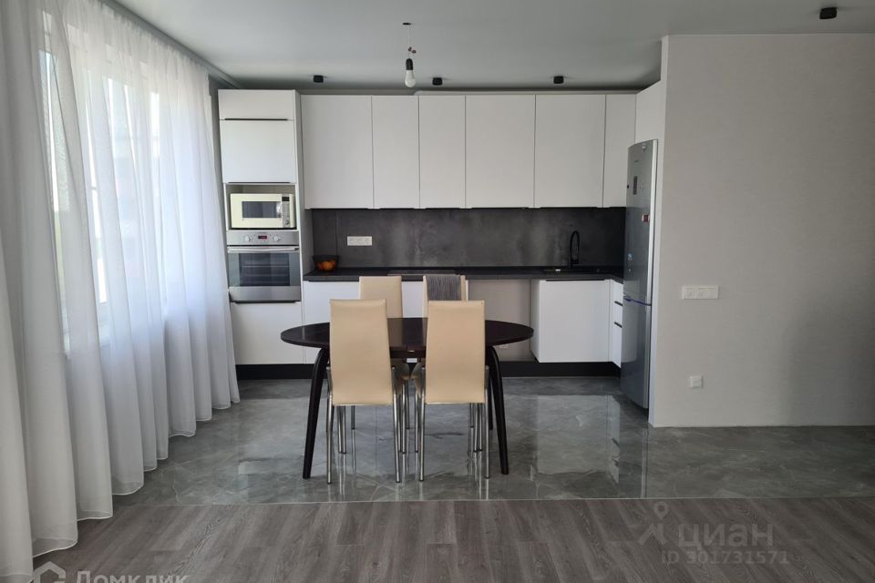 Продаётся 3-комнатная квартира, 83 м²