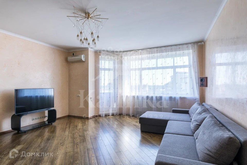 Продаётся 4-комнатная квартира, 160 м²