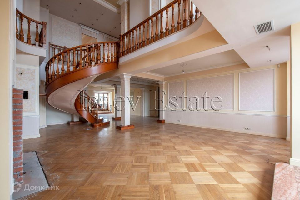 Продаётся 5-комнатная квартира, 280 м²