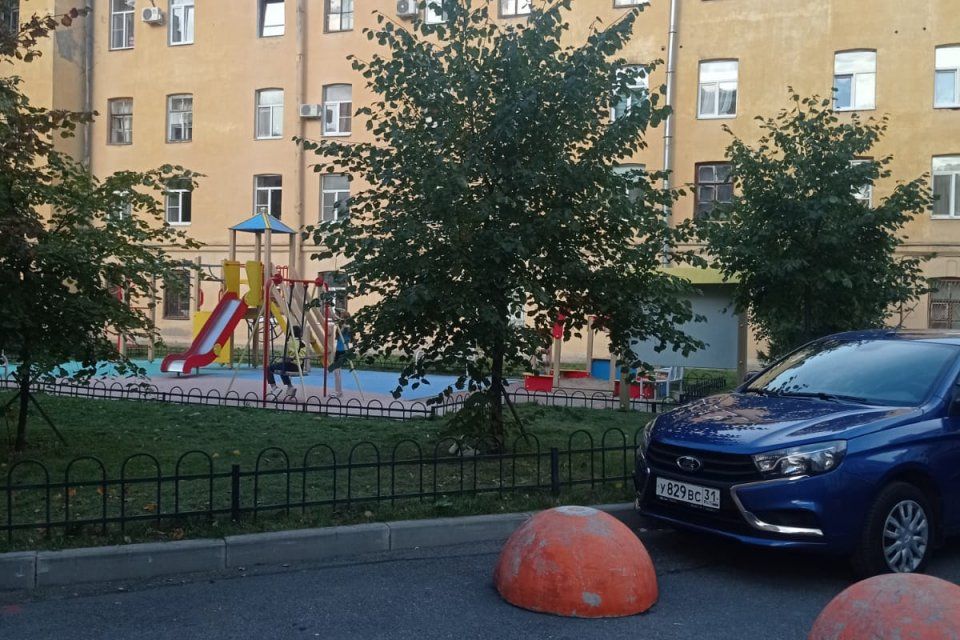 Продаётся 2 комнаты в 8-комн. квартире, 12 м²