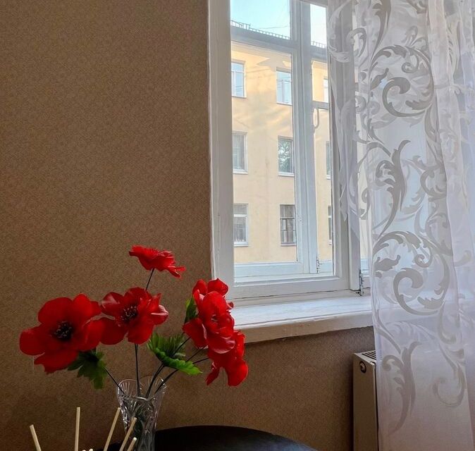 Продаётся комната в 3-комн. квартире, 12.1 м²