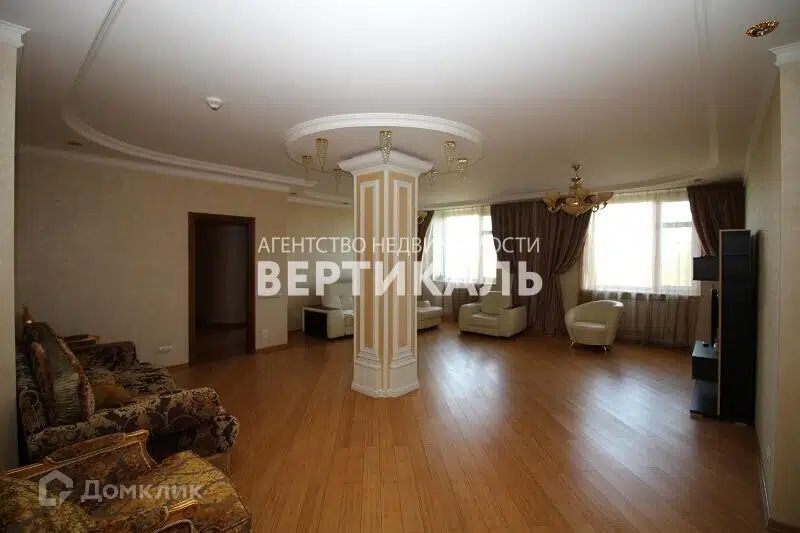 Продаётся 3-комнатная квартира, 151 м²