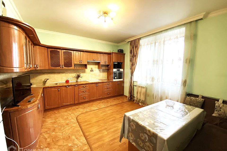 Продаётся 2-комнатная квартира, 79.8 м²