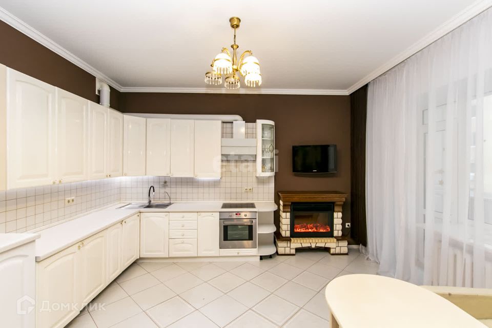 Продаётся 3-комнатная квартира, 135.6 м²