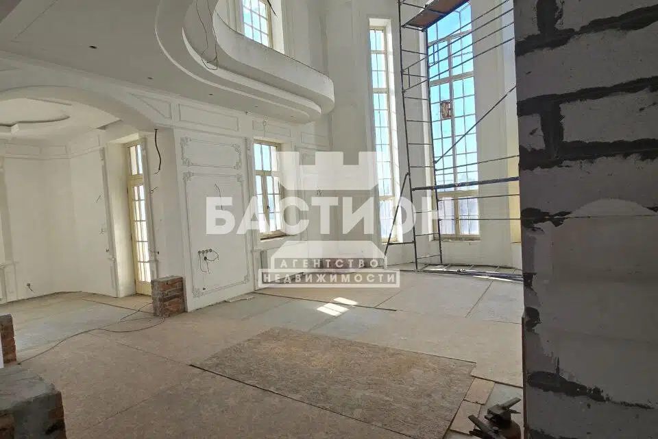 Продаётся 2-этажный дом, 697.9 м²