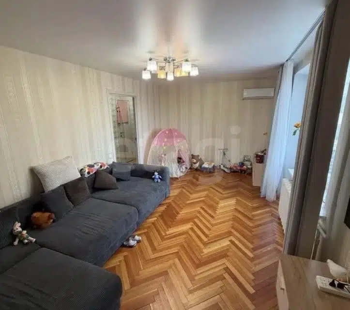 Продаётся 3-комнатная квартира, 63.8 м²