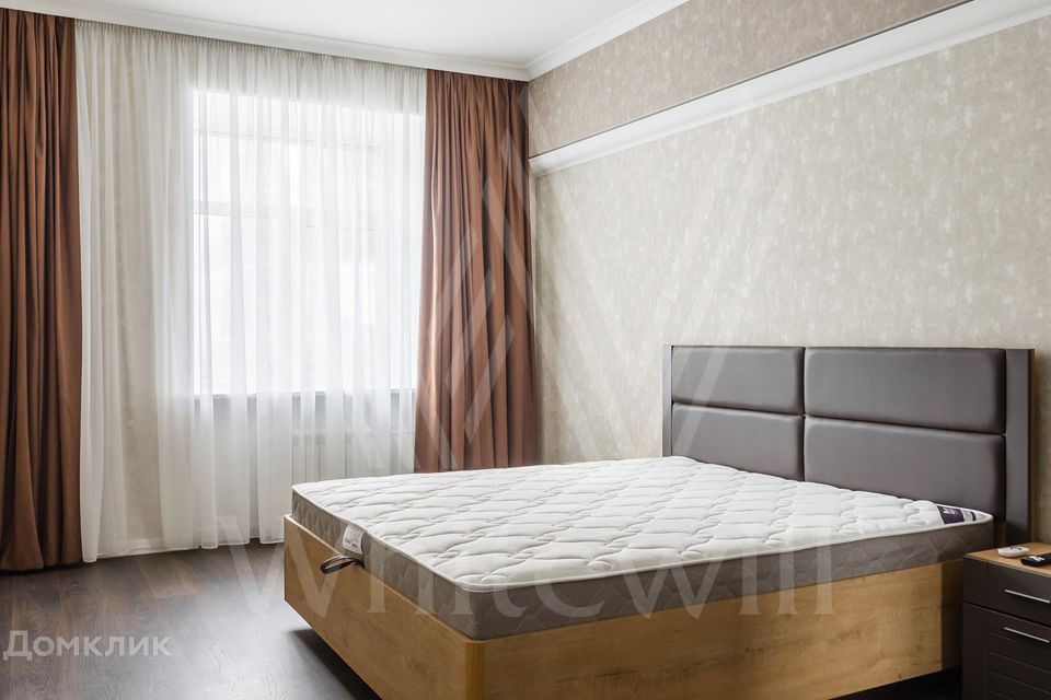 Сдаётся 4-комнатная квартира, 135 м²