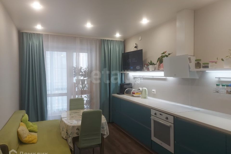 Продаётся 4-комнатная квартира, 132.4 м²