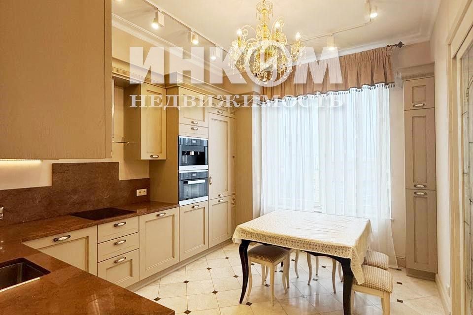 Сдаётся 3-комнатная квартира, 137.3 м²