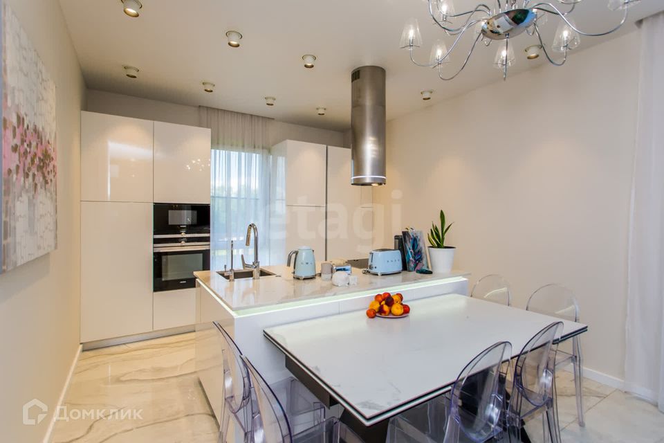 Продаётся 4-комнатная квартира, 116.7 м²