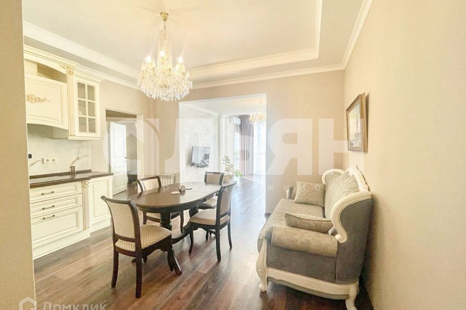 Продаётся 2-комнатная квартира, 81.8 м²