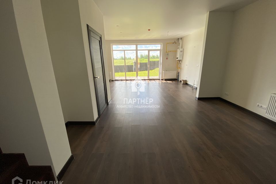 Продаётся 4-комнатная квартира, 142.4 м²