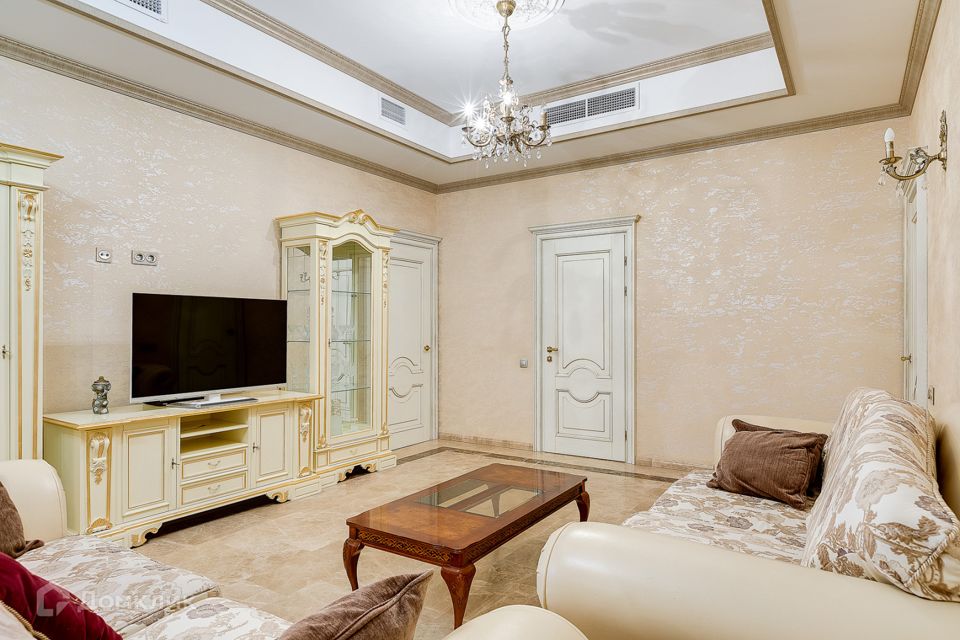 Сдаётся 4-комнатная квартира, 158.8 м²