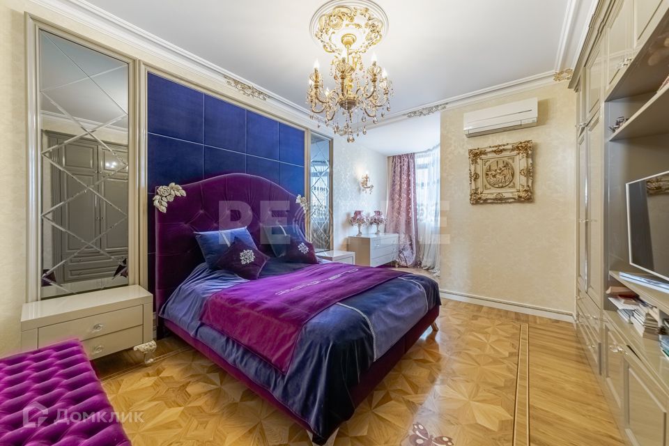 Продаётся 4-комнатная квартира, 130 м²