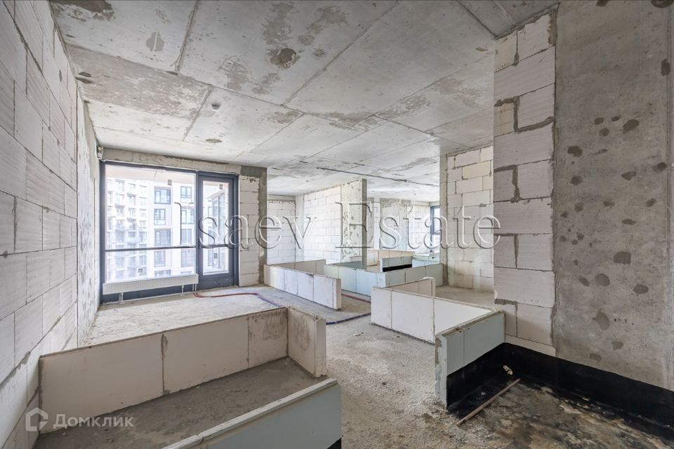 Продаётся 4-комнатная квартира, 137 м²
