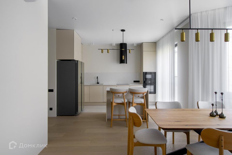 Сдаётся 4-комнатная квартира, 161 м²