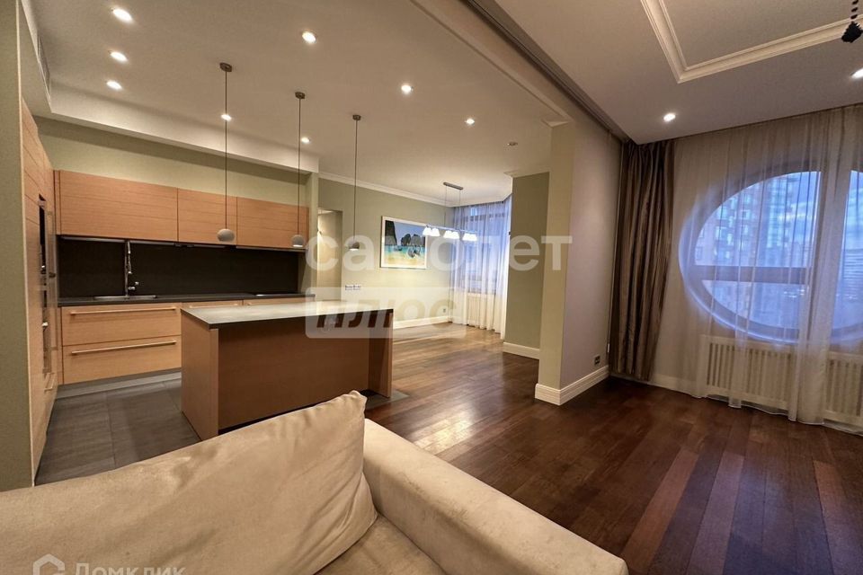 Продаётся 3-комнатная квартира, 117 м²