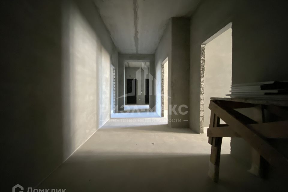Продаётся 4-комнатная квартира, 135 м²