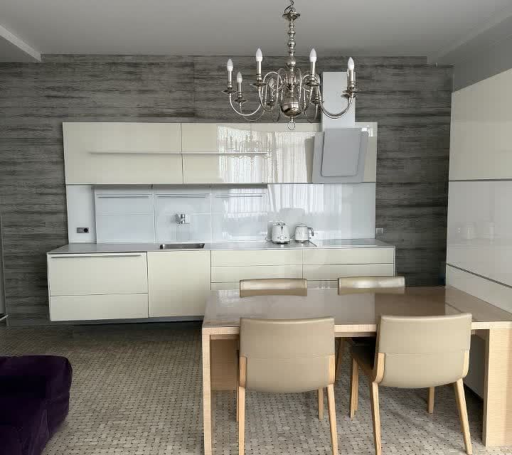 Сдаётся 3-комнатная квартира, 130.7 м²