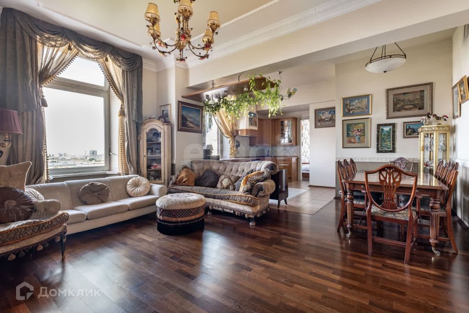 Продаётся 6-комнатная квартира, 340 м²