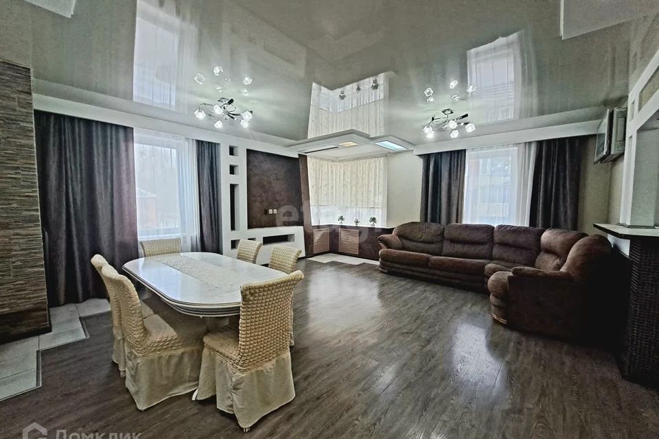 Продаётся 3-комнатная квартира, 111.6 м²