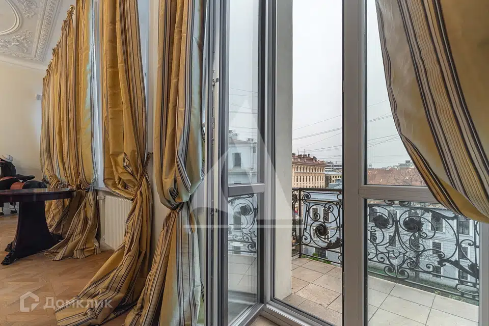 Продаётся 5-комнатная квартира, 222.7 м²