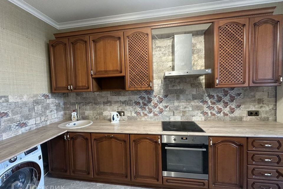 Сдаётся 1-комнатная квартира, 54 м²
