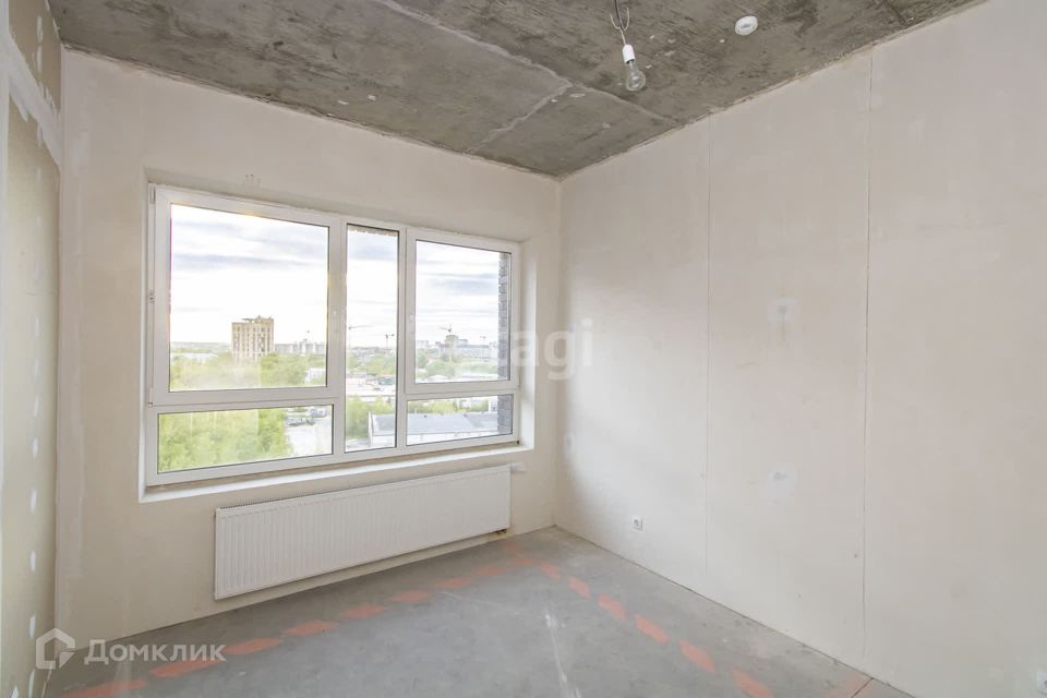 Продаётся 3-комнатная квартира, 215.7 м²