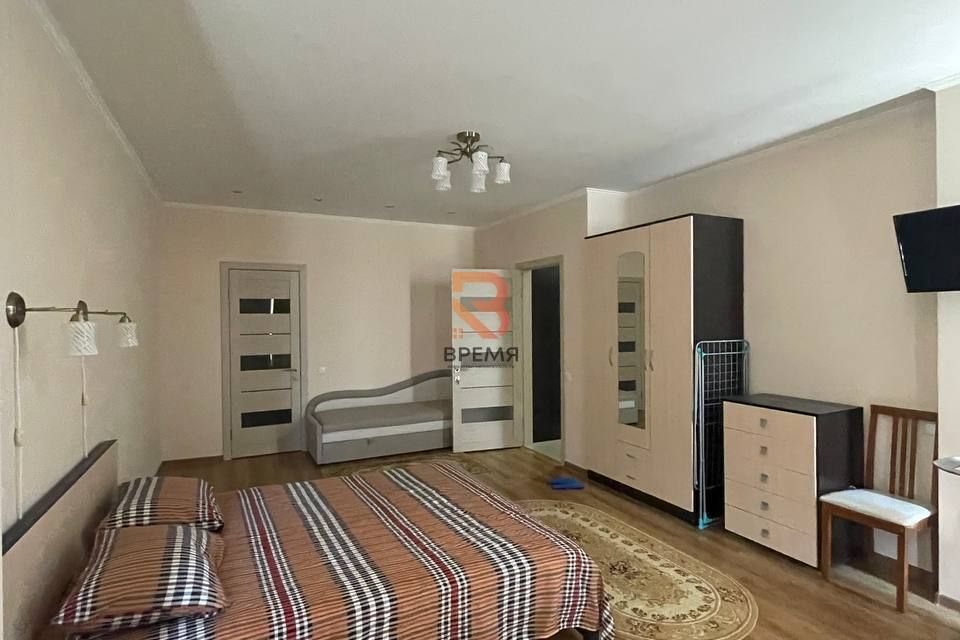 Продаётся 1-комнатная квартира, 94 м²