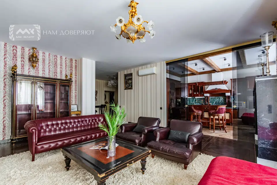 Продаётся 4-комнатная квартира, 165 м²