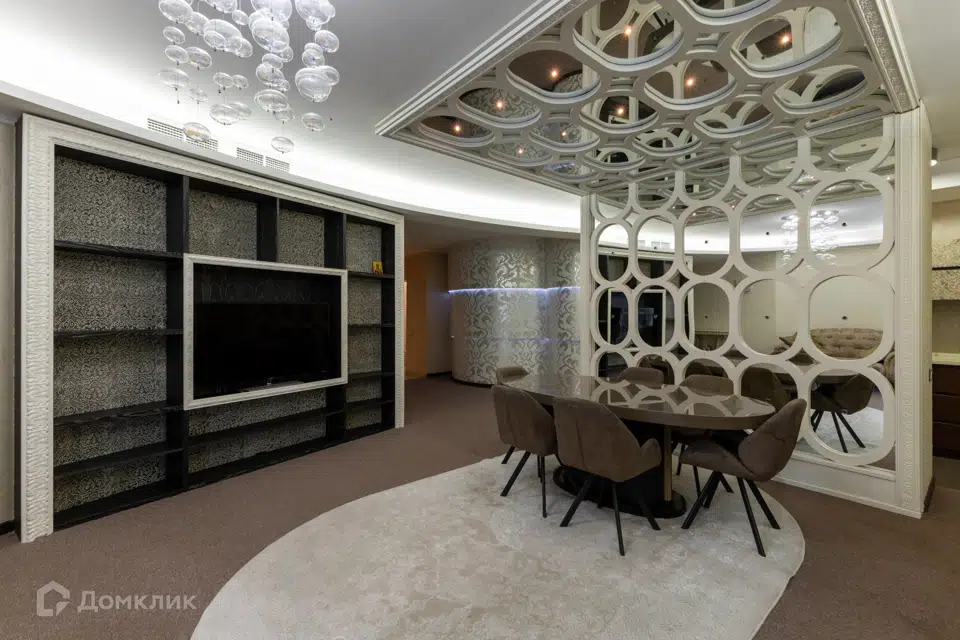 Продаётся 5-комнатная квартира, 222.3 м²