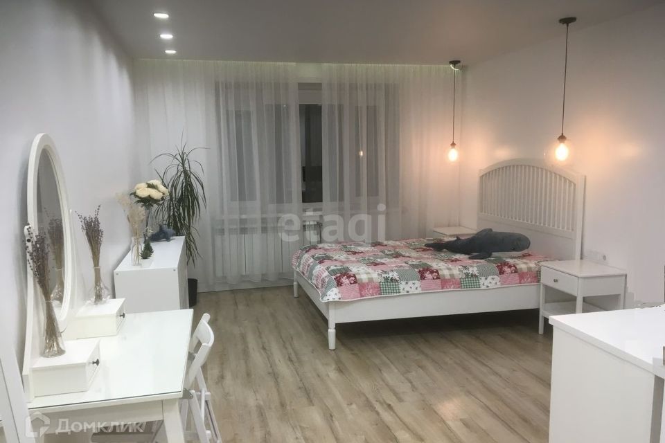 Продаётся 3-комнатная квартира, 129.6 м²