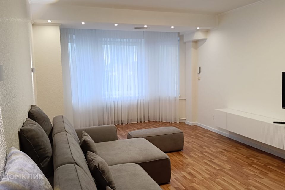 Сдаётся 3-комнатная квартира, 130 м²