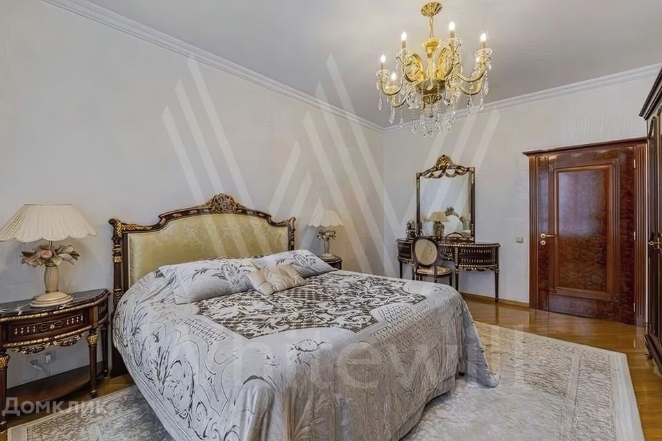 Продаётся 4-комнатная квартира, 157 м²