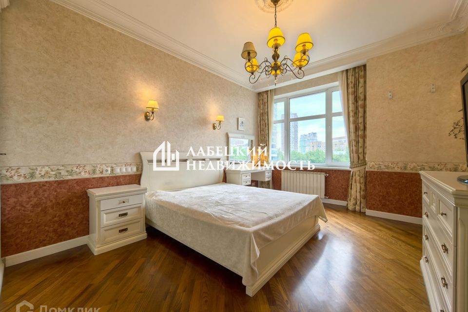Продаётся 5-комнатная квартира, 164.4 м²