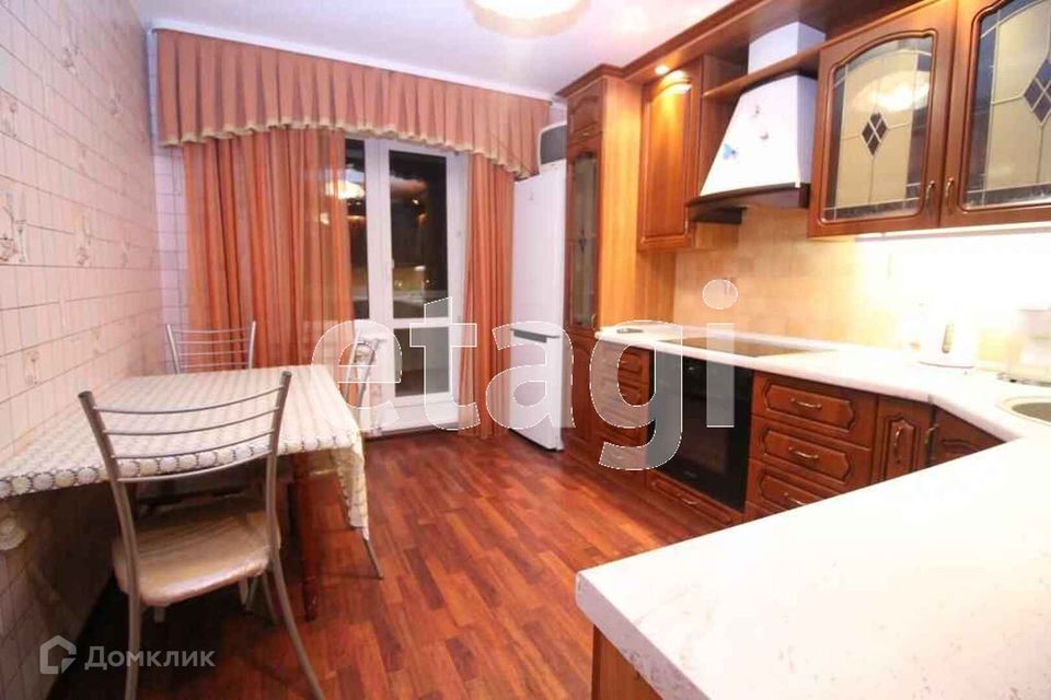 Сдаётся 2-комнатная квартира, 77 м²