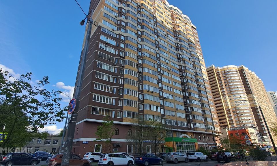 Продаётся 1-комнатная квартира, 56.6 м²