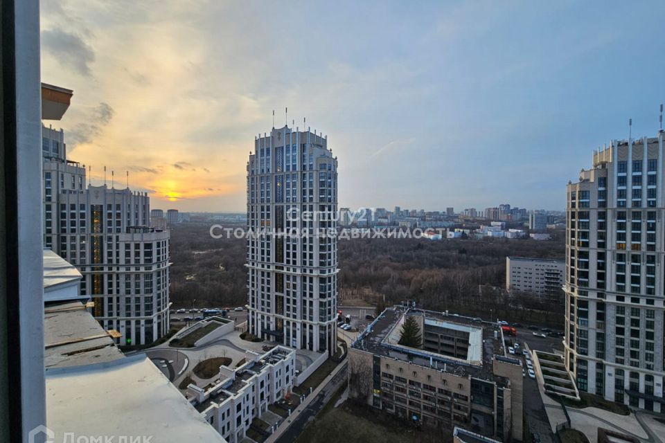 Продаётся 3-комнатная квартира, 160 м²