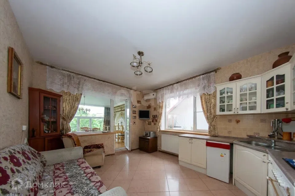 Продаётся 3-этажный дом, 406 м²