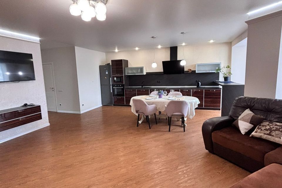 Продаётся 3-комнатная квартира, 116.2 м²