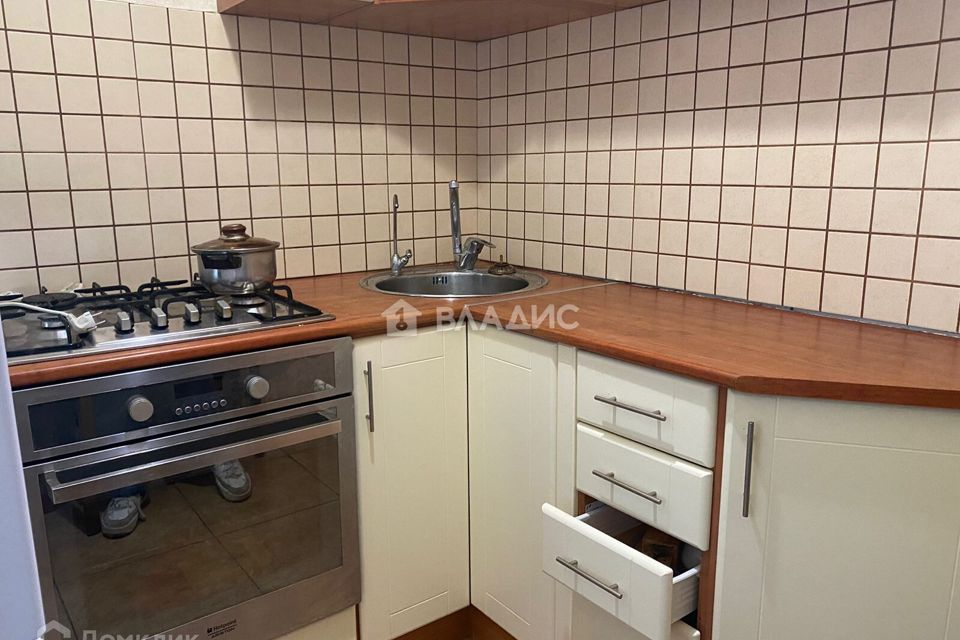 Продаётся 4-комнатная квартира, 58.2 м²