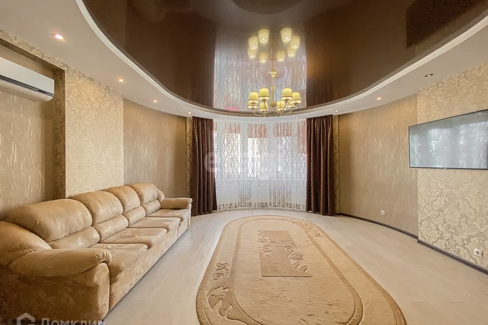 Продаётся 4-комнатная квартира, 124.7 м²