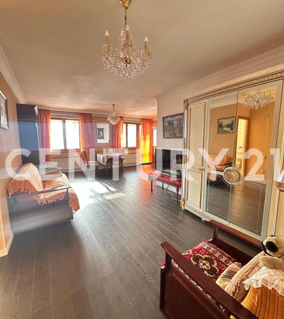 Продаётся 3-комнатная квартира, 130 м²