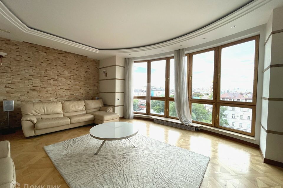 Сдаётся 4-комнатная квартира, 185 м²