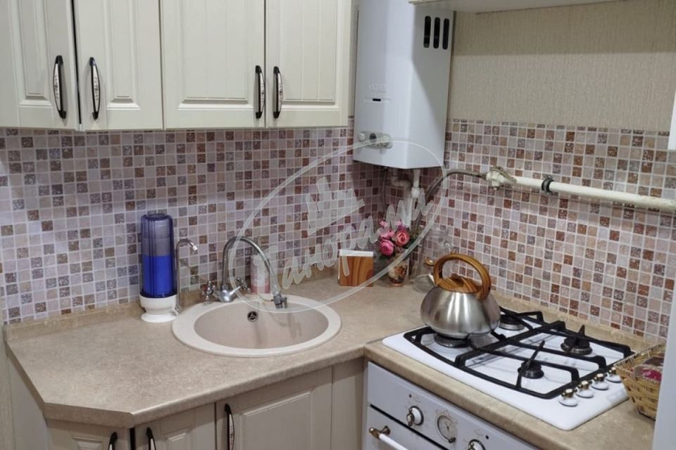 Продаётся 3-комнатная квартира, 49.3 м²