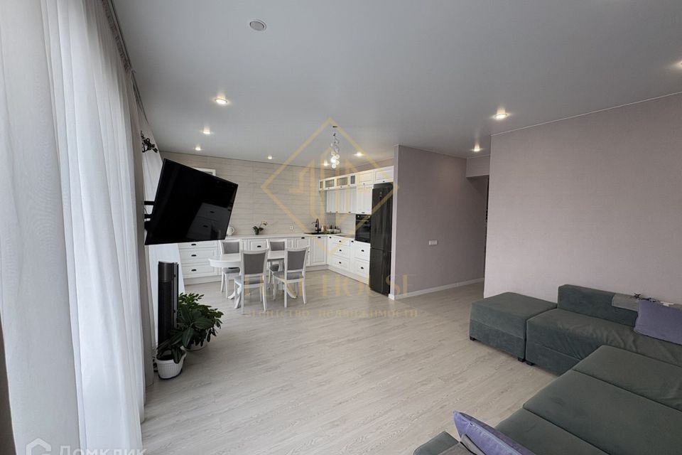 Продаётся 4-комнатная квартира, 160 м²