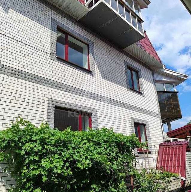 Продаётся 3-комнатная квартира, 112.5 м²