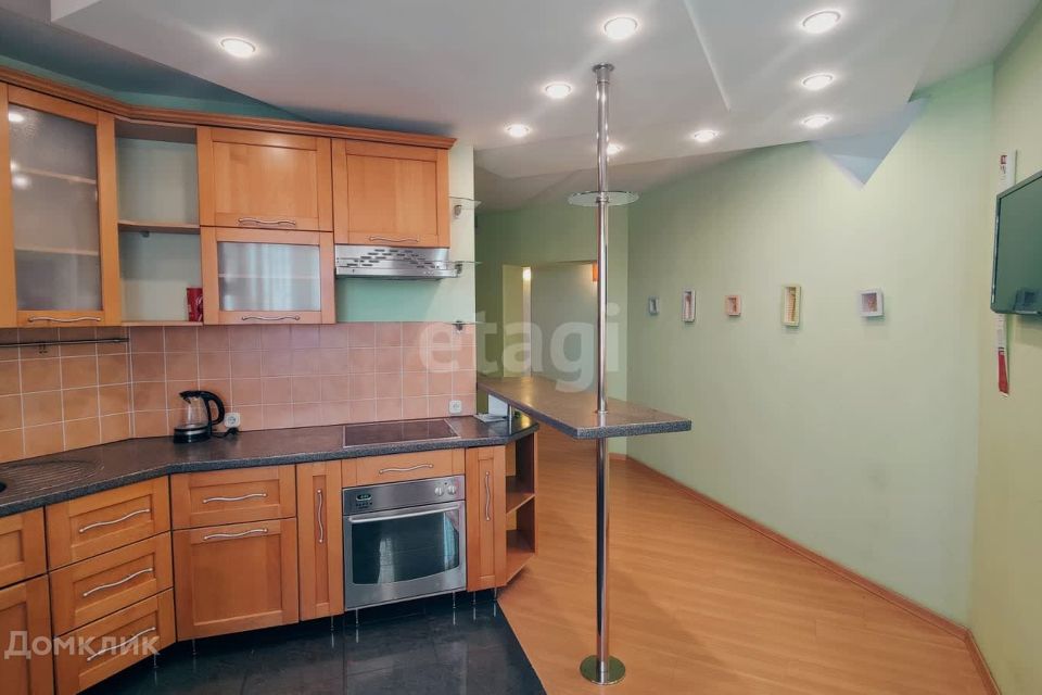 Продаётся 4-комнатная квартира, 123.6 м²