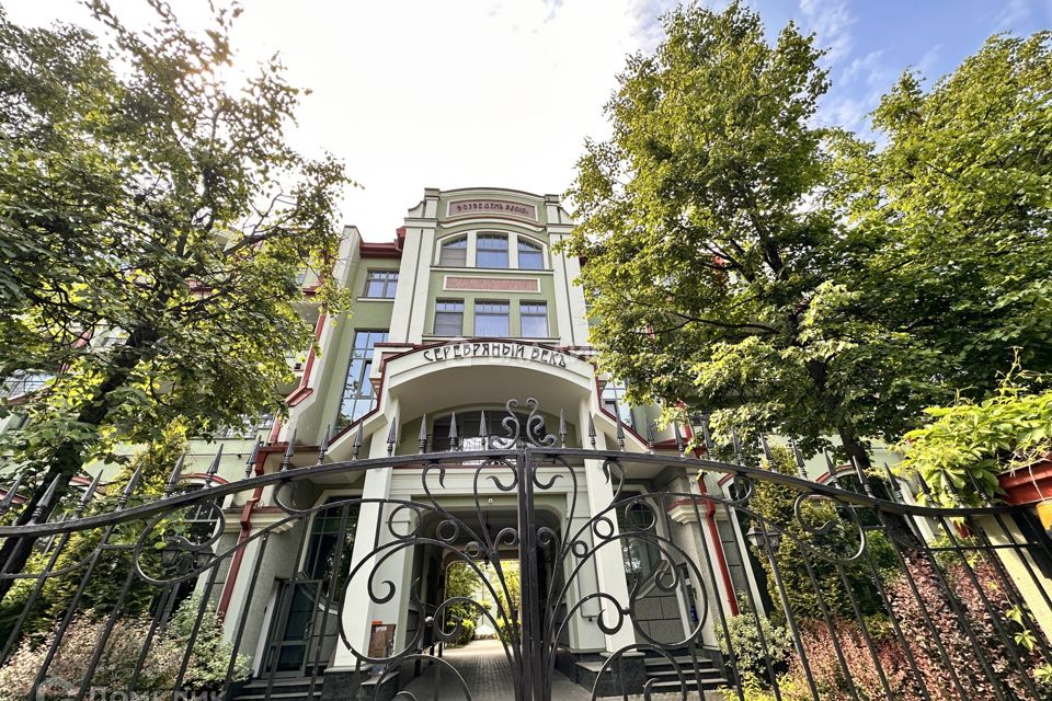 Продаётся 3-комнатная квартира, 105.3 м²
